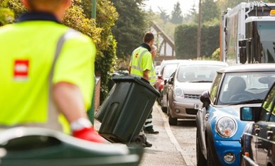 A bin strike that would have affected up to 220,000 households has been called off after refuse workers accepted a revised pay offer from Biffa