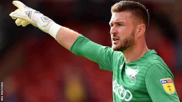 Rochdale has announced 33-year-old goalkeeper Richard O’Donnell as the club’s first new recruit of the summer