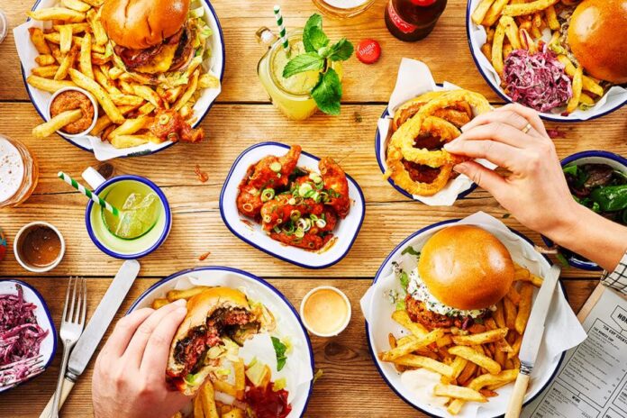 Honest Burgers is launching bottomless boozy brunch at its Manchester restaurant, offering 90 minutes of unlimited burgers